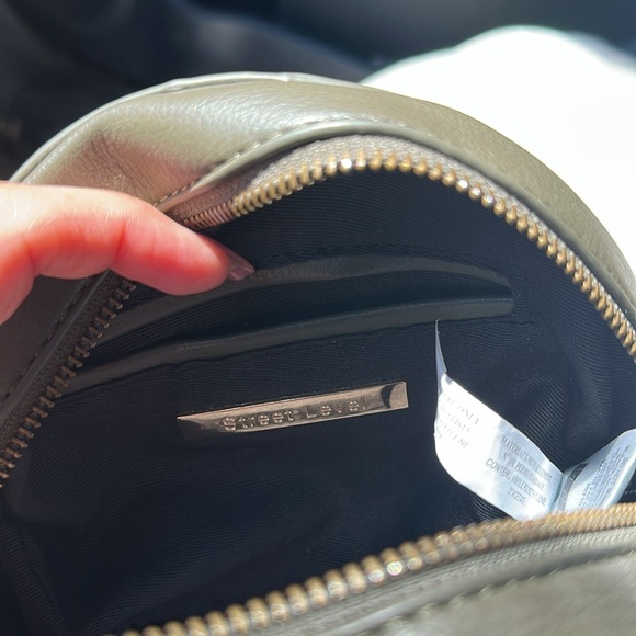 Green Cut Out Stitch Circle Round Tassel Crossbody Purse Bag - Picture 6 of 7